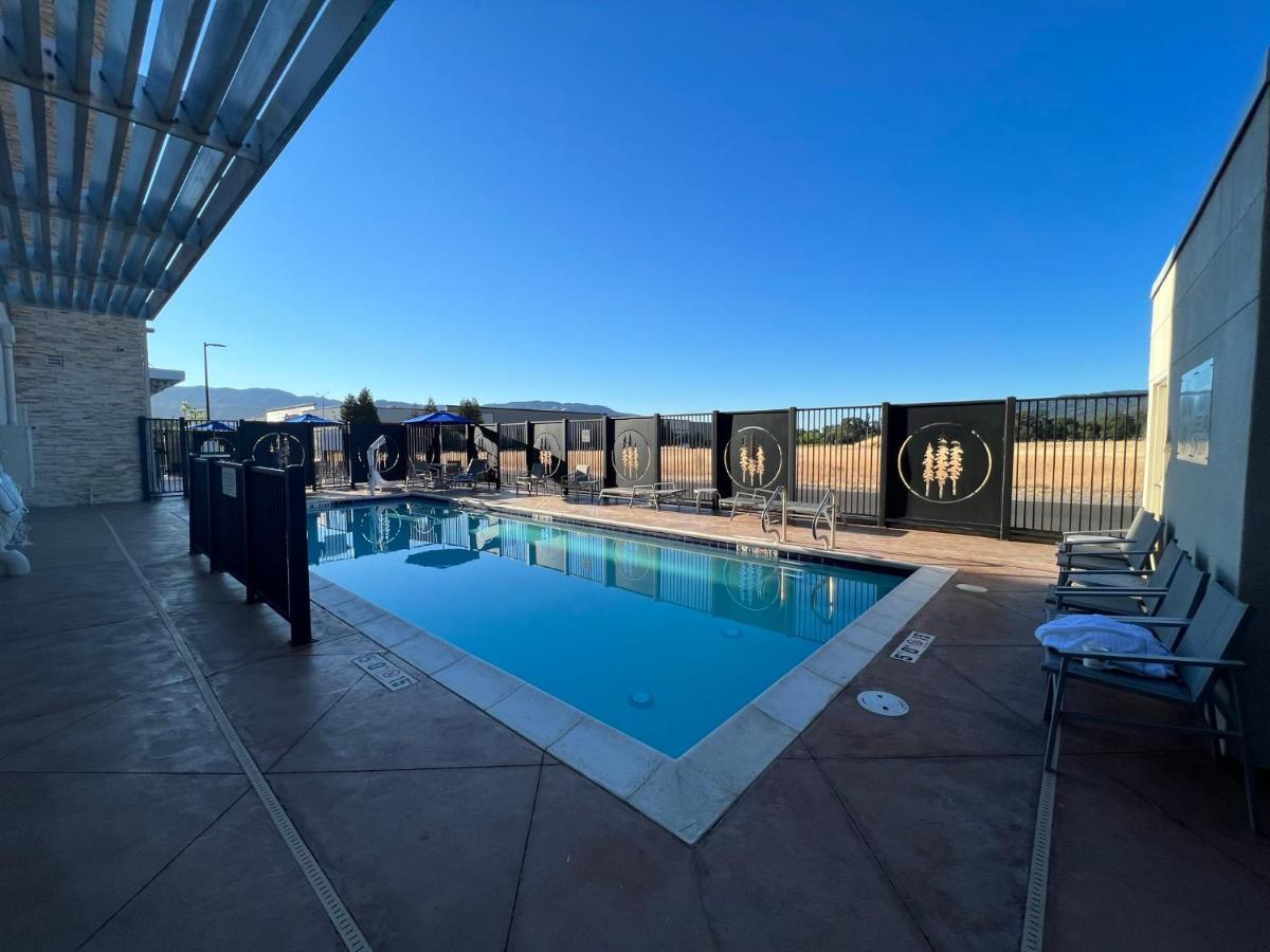 Holiday Inn Express & Suites - Ukiah By Ihg المظهر الخارجي الصورة