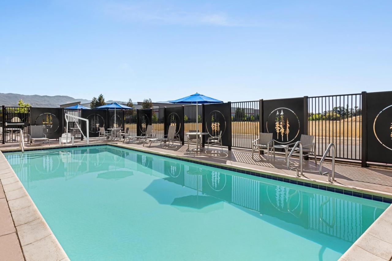 Holiday Inn Express & Suites - Ukiah By Ihg المظهر الخارجي الصورة
